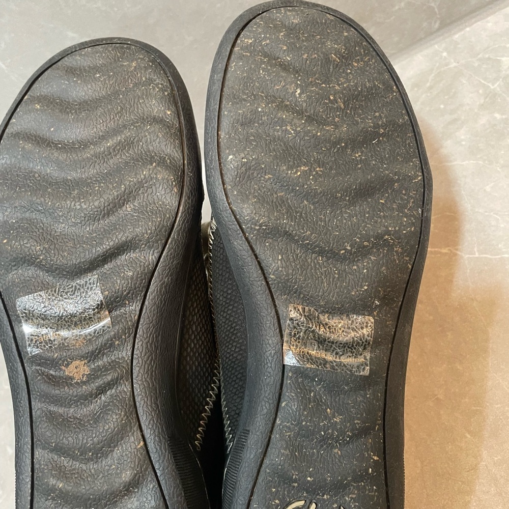 Clarks Black Leather Sneakers with Cream Laces - Picture 6 of 7